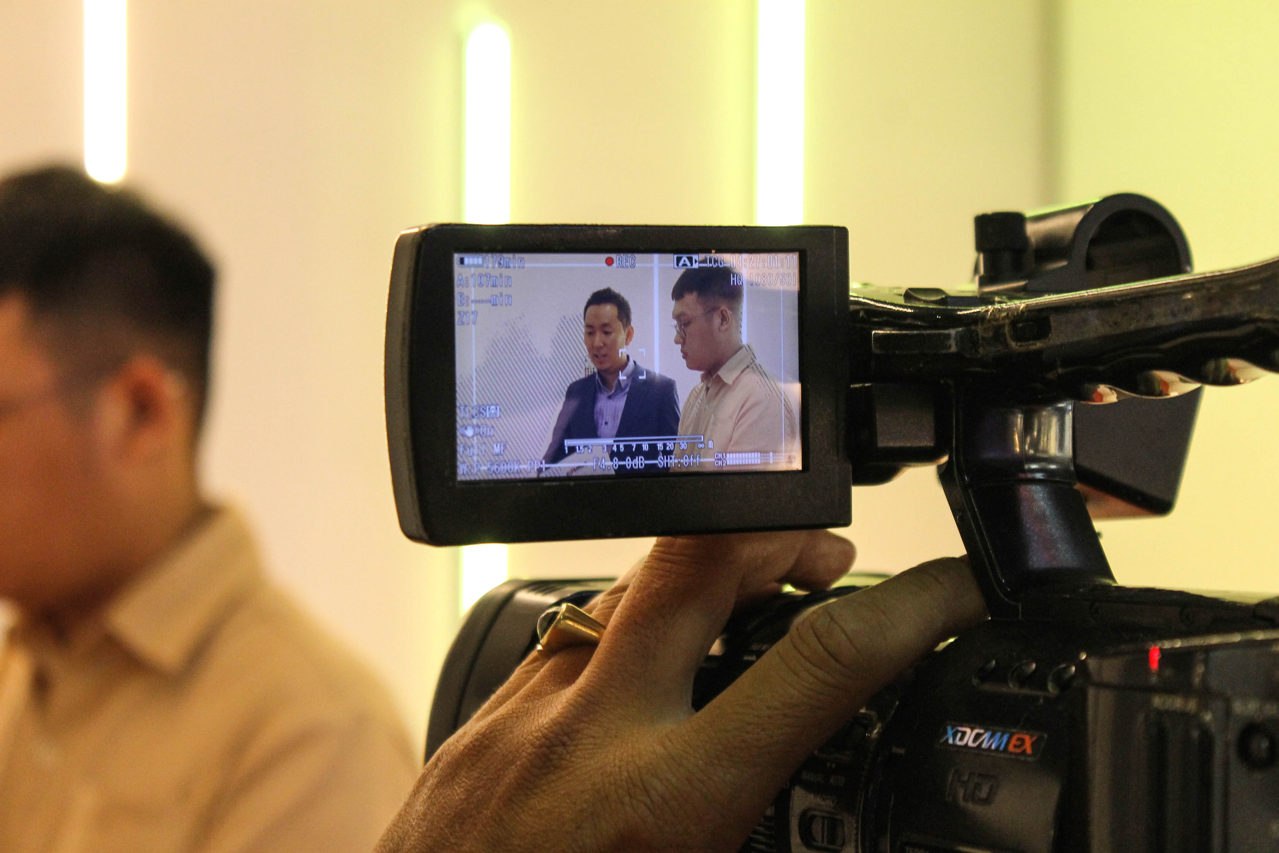 dai-truyen-hinh-htv-phong-van-cosmos-lighting